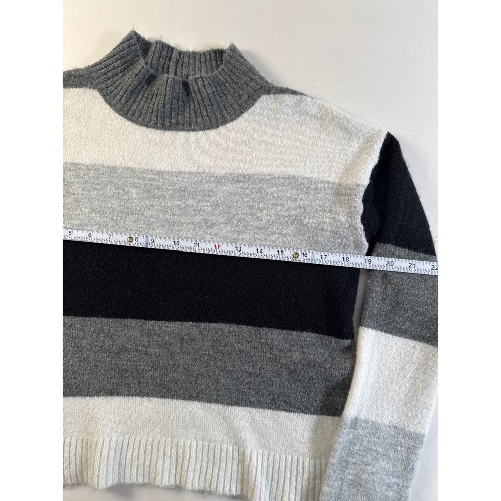 EXPRESS Women's Medium Striped Mock Neck Sweater Gray‎ Black White Acrylic Blend - Picture 6 of 8